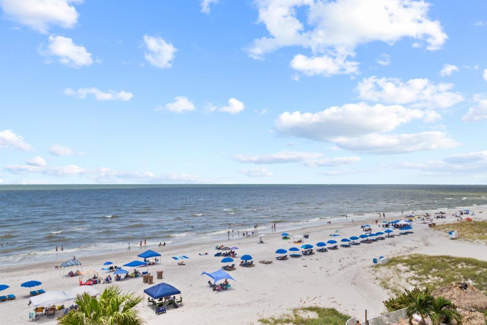 Corner Beach Front Unit - Beach Place #412